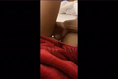 คลิปหลุดไทย เย็ดสาวสักลาย เล่นท่าหมา จับกดนอนหงาย บีบคอแล้วซอยหีเย็ดแรงเย็ดมันส์ น้องร้องครางลั่น